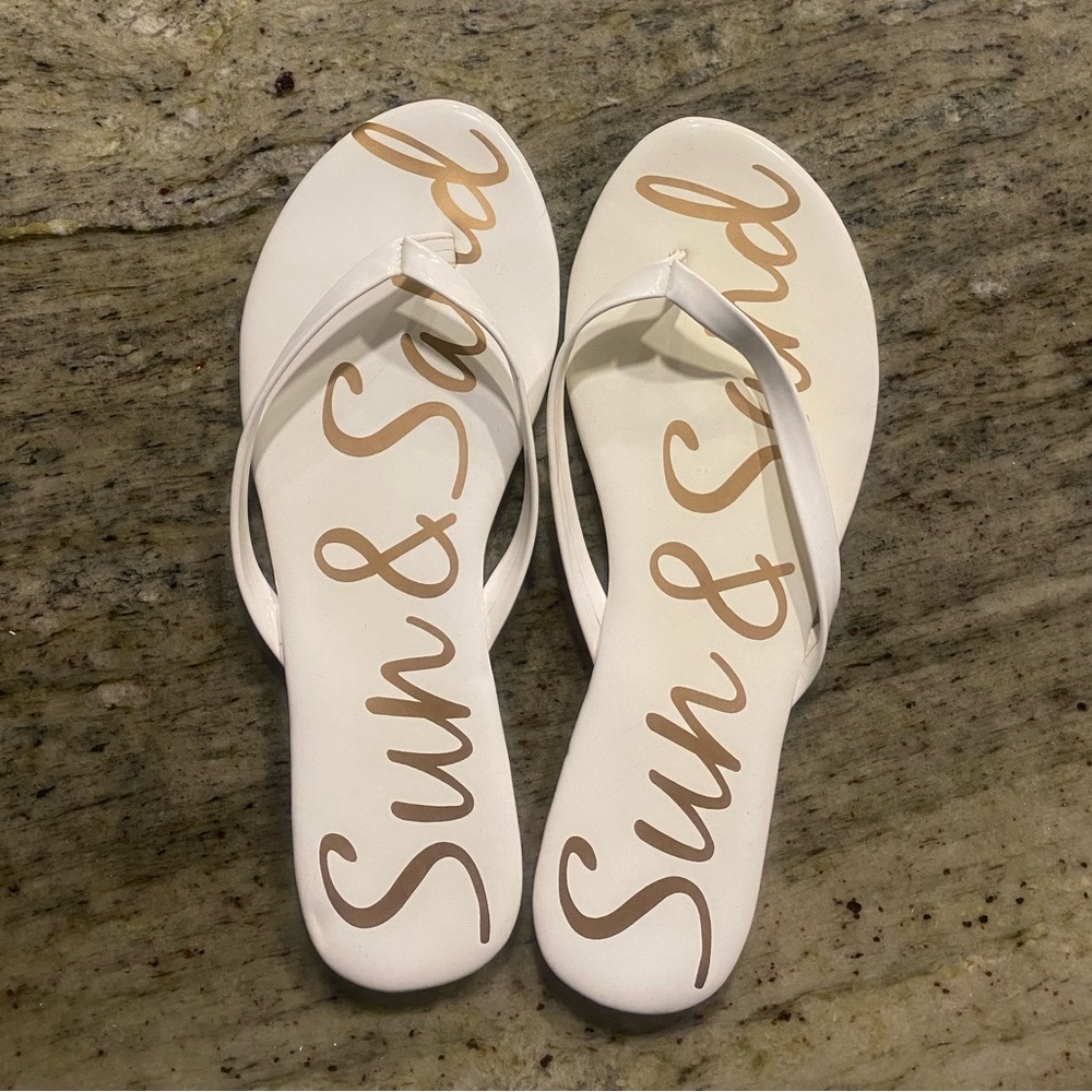 NWOT Loft | white sun & sand flip flops size 6